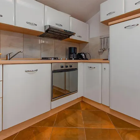 2 Bedroom Front In *