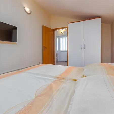 2 Bedroom Front In