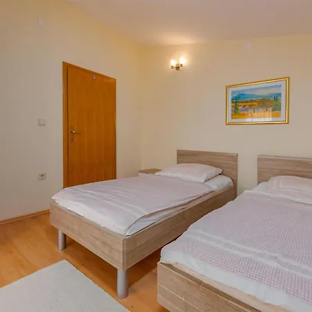 2 Bedroom Amazing In Apartment