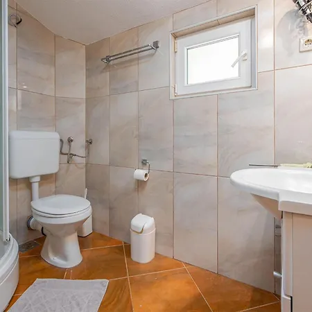 2 Bedroom Front In