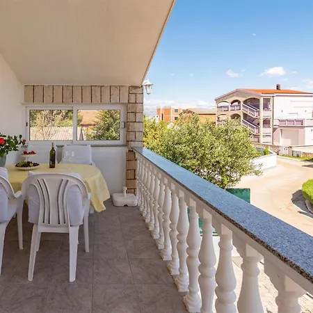2 Bedroom Front In * Vir