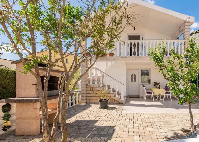 2 Bedroom Amazing In Appartamento Vir